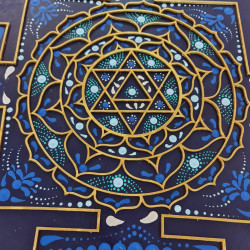 El yapımı mandala yantra çalışması